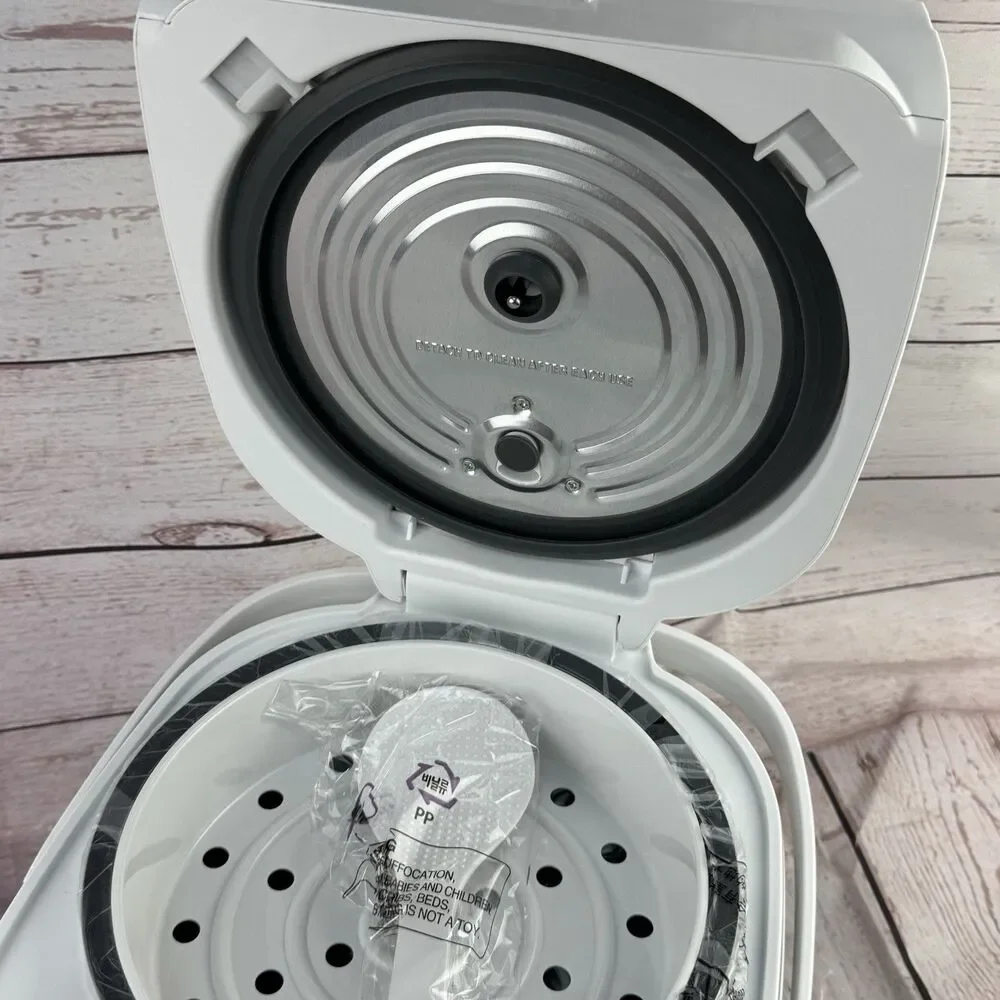 Cuckoo CR 0632F 6 Cup Micom Rice Cooker White Silver Steamer Tray Open Box